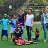 Fußballspiel mit Gästen und Kindern aus der Favela Santa Marta