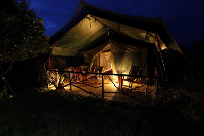 Zeltansicht außen (bei Nacht) - Kenia - 