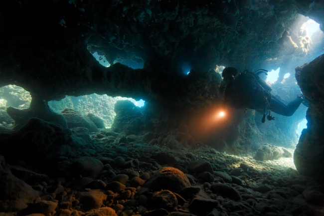 Die Fratzenhöhle - nicht tief aber spektakulär - Griechenland - 
