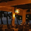 Baruna - das Restaurant in tropische Nacht am Meer
