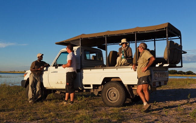 Mit dem Geländewagen oder dem Boot gehen wir gemeinsam auf Entdeckungstour - Botswana - 