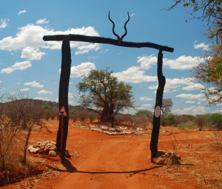 Eingangstor zur Farm - Namibia - 