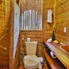 Das Badezimmer eines Baumhauses