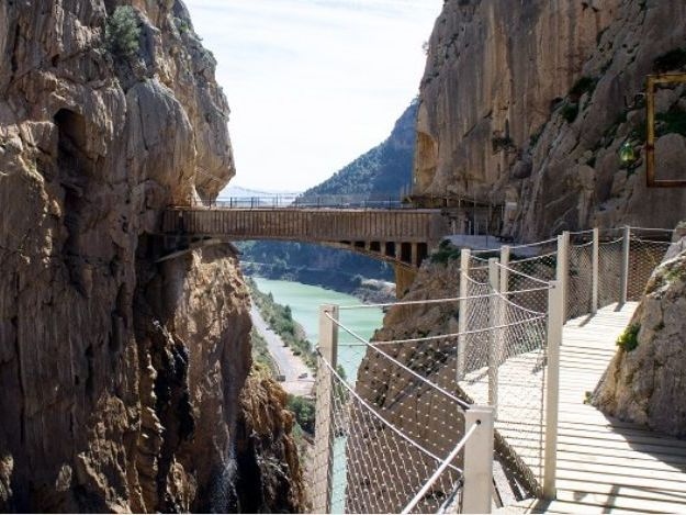 Der Königspfad Caminito del Rey, eindrucksvoller Wanderweg durch die El Chorro-Schlucht  - Spanien - 