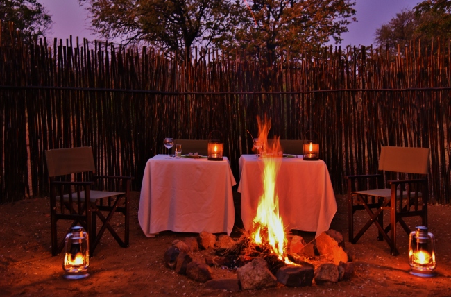Candle Light Dinner mit Lagerfeuer und Grillenzirpen - Südafrika - 