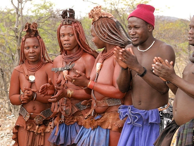 Himba, einer der ethnischen Stämme Namibias - Namibia - 