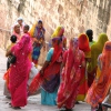 Frauen in bunten Saris in Rajasthan