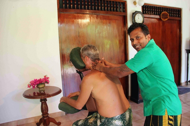 Nackentherapie - löst Verspannungen - Sri Lanka - 