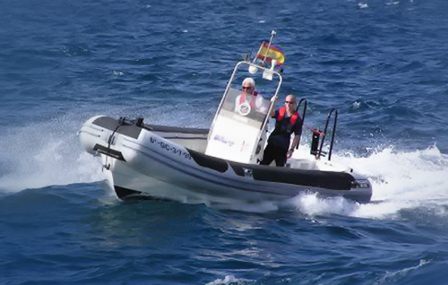 Morgens und nachmittags bieten wir täglich geführte Boots- und Strandtauchgänge an. - Spanien - 