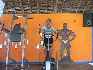 Im hervorragend ausgestatteten Fitnesscenter können Sie unter Anleitung eines Trainers Ihren Körper in Form bringen - Kenia - 