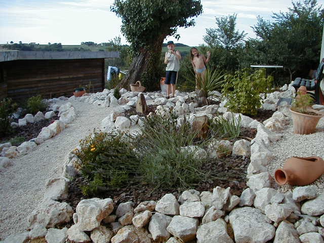 Selbst angelegter Garten in unserem Bio-Hotel - Frankreich - 