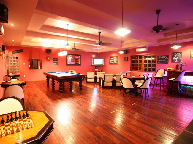 Sports Bar und Pub mit Gartenbereich und Fernseher - Vietnam - 