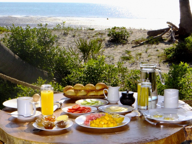 Gesundes und leckeres Frühstück direkt am Meer - Tansania - 