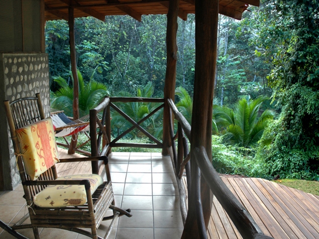 Vom Schaukelstuhl aus  kann man den Regenwald beobachten  - Costa Rica - 