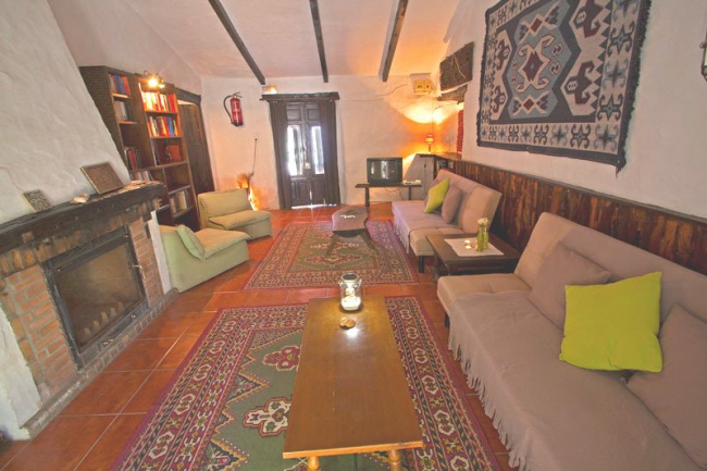 Gästewohnzimmer mit Kamin und Bibliothek - Spanien - 