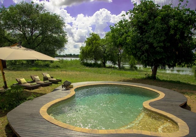 An heißen Tagen und in lauen Nächten bietet unser Pool wohlige Entspannung - Südafrika - 