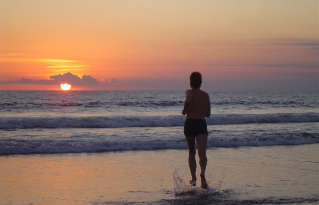Sonnenuntergang am Strand - Indonesien - 