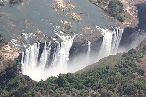 Victoria Falls in Simbabwe - eines der 7 Weltwunder, von Namibia aus leicht zu besuchen  - Namibia - 