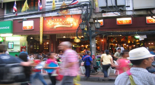 Khao San Road der Backpackertreff in Bangkok