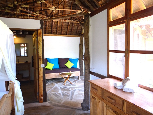 Die Strandbungalows bestehen aus Bad, Schlafzimmer, Wohnzimmer und Veranda und sind nur einen Katzensprung vom Meer entfernt - Tansania - 