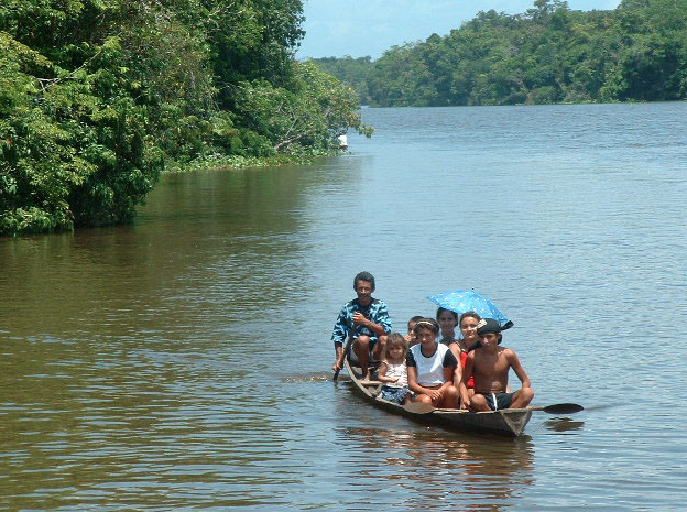 Unterwegs im Amazonas-Gebiet begegnen wir den Einwohnen  - Brasilien - 