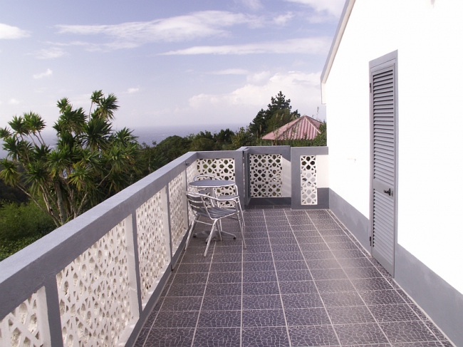 Der Balkon ist ideal zum Sonnen, Essen und Genießen des hinreißenden Ausblicks auf das Meer - Portugal - 
