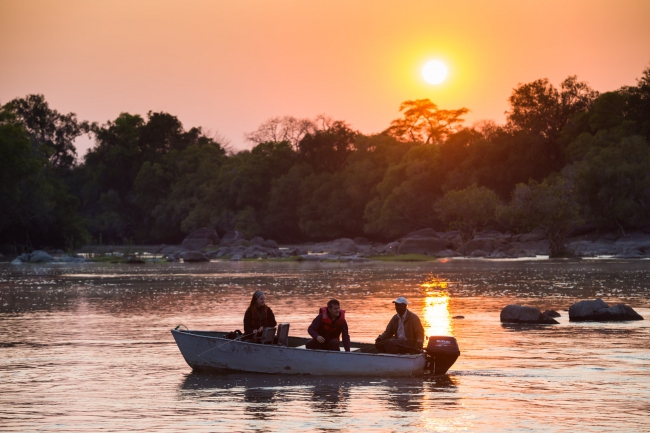 Angeln bei Sonnenuntergang - Sambia - 