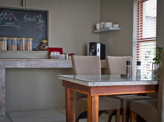 Unser Frühstückszimmer ist hell und herzlich und den ganzen Tag für Sie verfügbar - Namibia - 