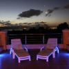 Terrasse der Manor Africa Suite bei Nacht