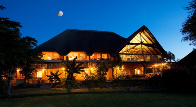 Die Sommerabende auf unserer Lodge in mitten der Afrikanischen Natur sind romatisch - Botswana - 