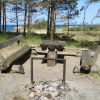 Picknickort mit Feuerstelle an der Ostsee in Kurzeme