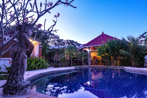 Neue stilvolle Ferienhäuser auf Bali nahe Pandawa Beach