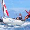 Segeln wie es jeder auf Mauritius lernen kann. Bei uns gibt es 5–6 exzellente Segellehrer, die Ihnen gerne unter südlicher Sonne beibringen mit einem Katamaran rasant zu segeln.
