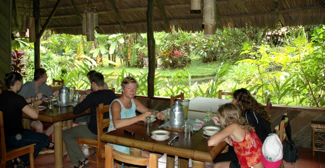 Das offene Restaurant mit Blick in den tropischen Garten - Costa Rica - 