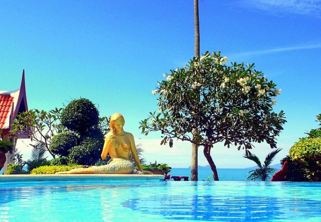Unsere goldene Meerjungfrau am Pool - Thailand - 
