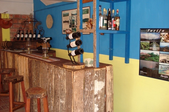 In der Bar einen bolivianischen Wein probieren? In der Gegend liegt eines der bekanntesten Weinbaugebiete Südamerikas. - Bolivien - 