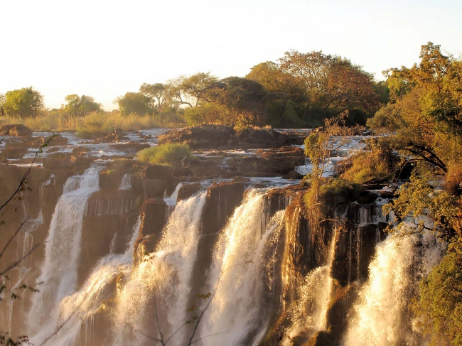Ob Wasserfälle... - Botswana - 
