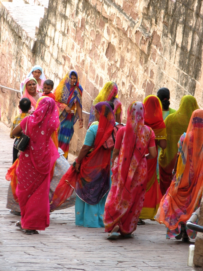 Frauen in bunten Saris in Rajasthan - Indien - 