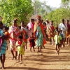 Baigafamilien auf dem Weg zum Markt