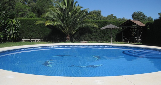 Pool in einer heckengeschützten Oase - Spanien - 