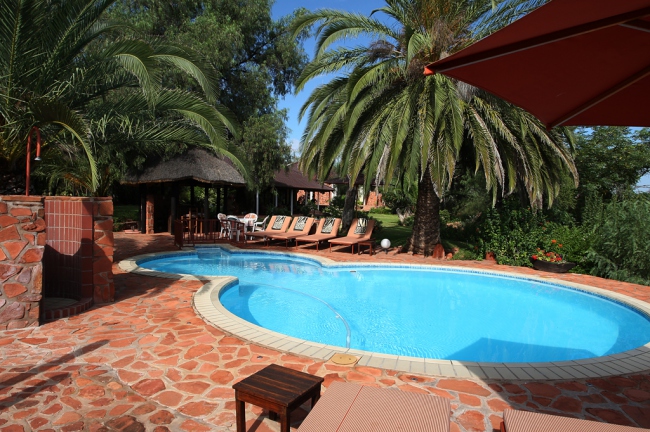 Der Poolbereich der Lodge zur totalen Entspannung - Namibia - 