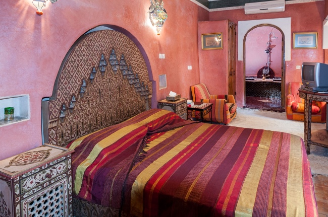 Zimmer MEDINA WHISPERS im 1. Stock mit rotem Tadelaktverputz - Marokko - 