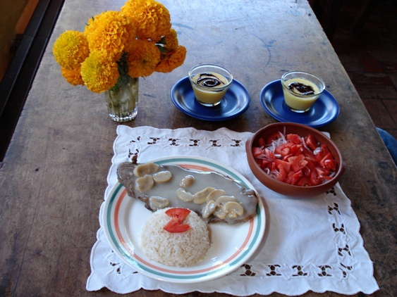 Mit Zutaten aus dem Garten zaubert Ursula leckere Gerichte... - Bolivien - 