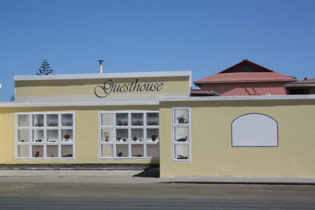Unser Guesthouse in der Frontansicht - Namibia - 
