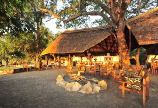 Safari-Lodge im südlichen Luangwa-Tal