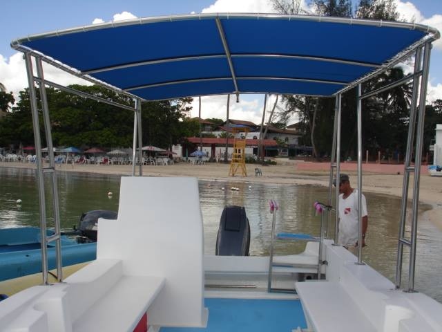 Blick vom Tauchboot zum Strand - Dominikanische Republik - 