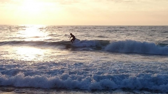 Was gibt es Schöneres als Surfen im Sonnenuntergang? - Portugal - 