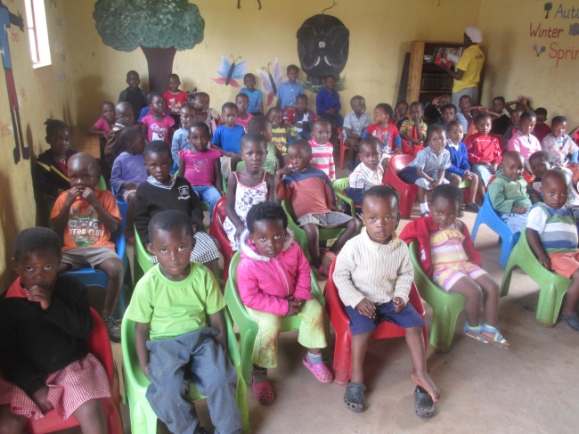 Zusammen mit unseren Gästen unterstützen und besuchen wir auch Waisenhäuser und unterprivilegierte Familien in den Slums von Pretoria, Johannesburg (Soweto), Swaziland und Mosambik - Südafrika - 