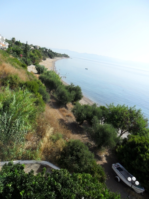 der Strand von Chrani ist 15 Gehminuten entfernt - Griechenland - 
