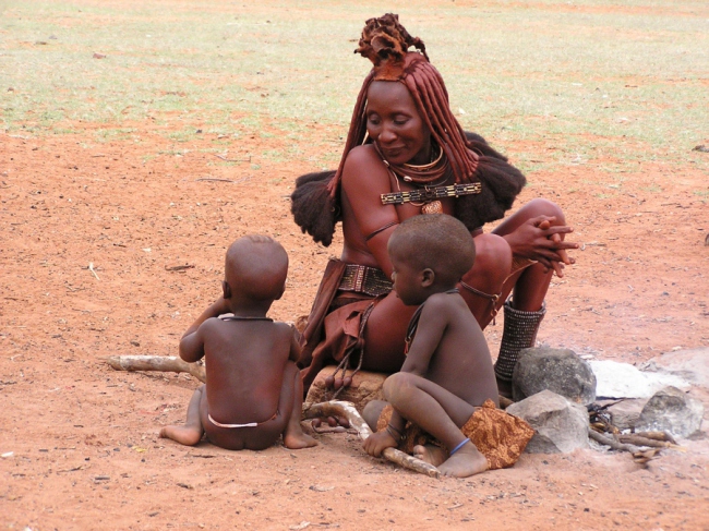 Ovahimbafrau mit Kindern - Namibia - 